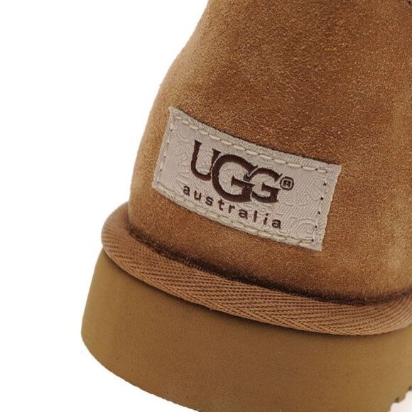 New In Box UGG Bailey Charms Button Short Sheepskin Boot In Chestnut - Picture 6 of 11